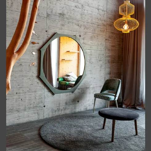 Specchio Colibri con cornice in legno di Rovere di Devina Nais