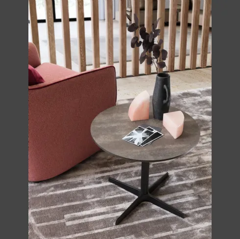 Tavolino rotondo Tweet con top in pietra e base in metallo di Le Comfort