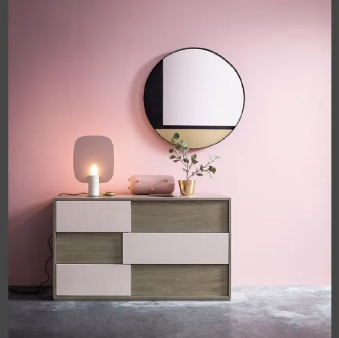 Comò Side in legno di Rovere con finiture diverse di Devina Nais