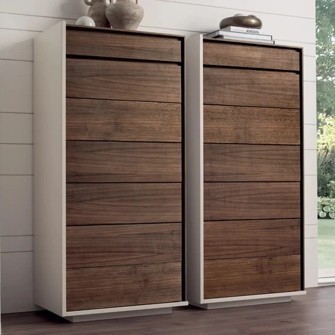 Cassettiera Vertice in noce canaletto di Le Fablier