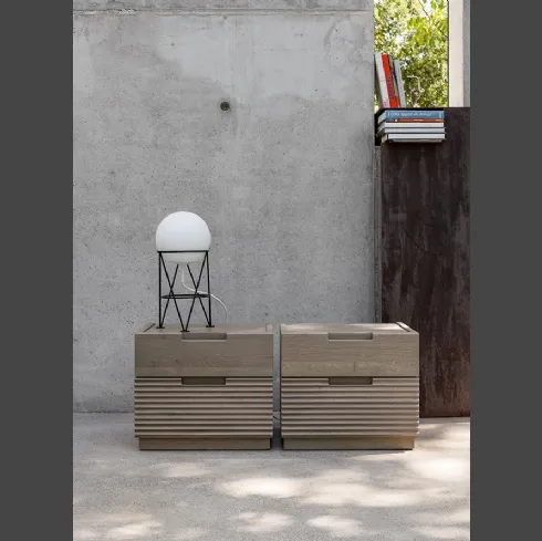 Comodino Zero16 in legno massello di Rovere di Devina Nais