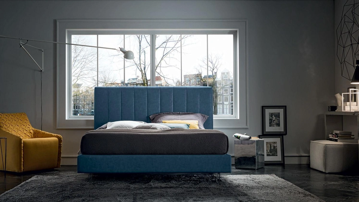 Letto in tessuto con testiera lavorata a righe verticali Clyde di Felis