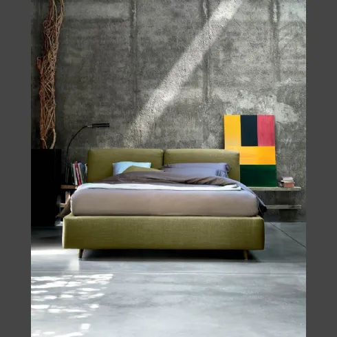 Letto in tessuto imbottito con testiera Kuna di Bontempi Letti Design