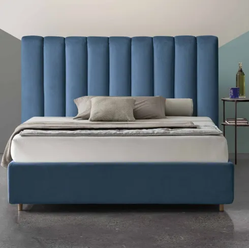 Letto in tessuto imbottito Minerva con testiera trapuntata di Nefi Italia