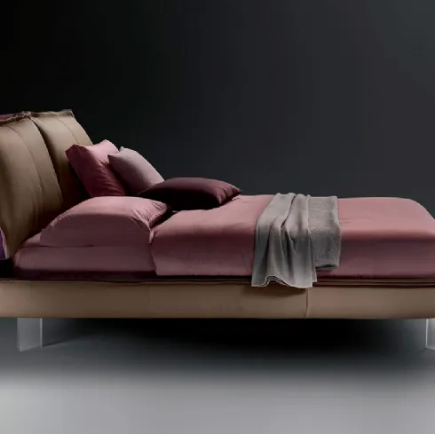 Letto Sandy Levante in pelle con testiera imbottita e piedini trasparenti di Bontempi Letti Design