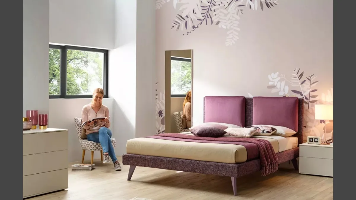 Letto imbottito matrimoniale con testiera SC217 di Moretti Compact