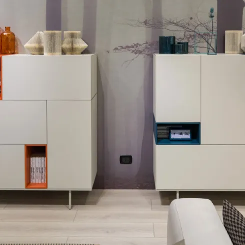 Madia Alta in laminato quarzo con wallbox in laccato opaco MC043 di Moretti Compact