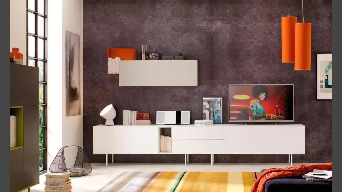 Parete attrezzata con wallbox a giorno e basamento in metallo laccato opaco LV106 di Moretti Compact