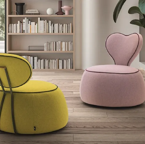 Poltroncine Love e Story in tessuto con maniglia e rotelle a scomparsa per essere facilmente spostate di Felis