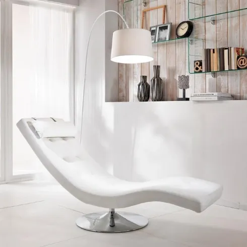 Poltrona chaise longue relax in ecopelle con base cromata girevole Sleeper di Stones