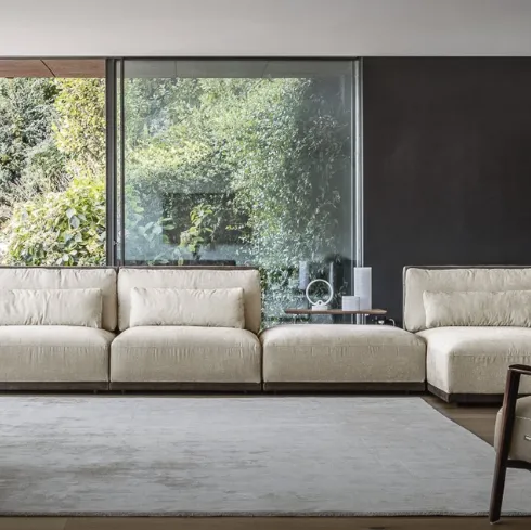 Divano lineare in tessuto con pouf Isola di Nicoline
