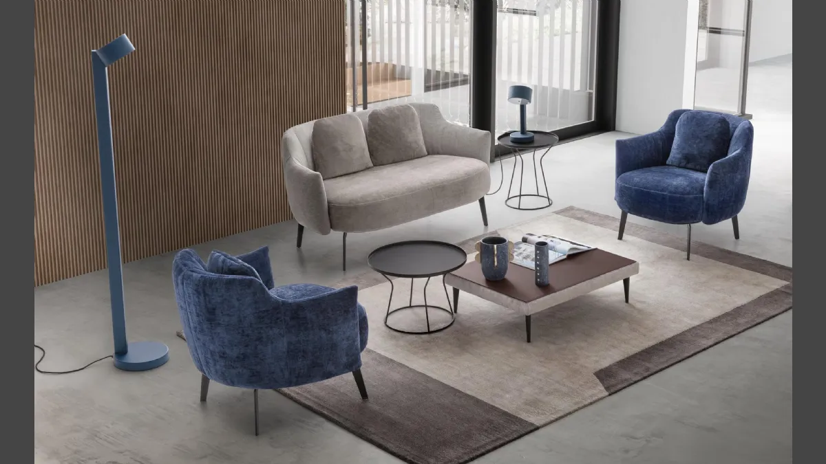 Divano lineare in tessuto Shelley Loveseat di Le Comfort