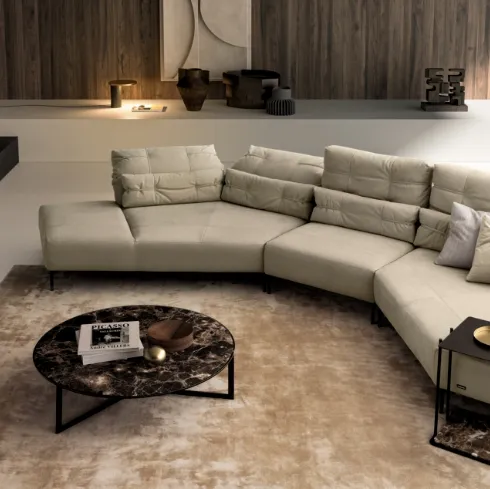 Divano in tessuto elegante e confortevole caratterizzato da linee morbide Wave di Nicoline
