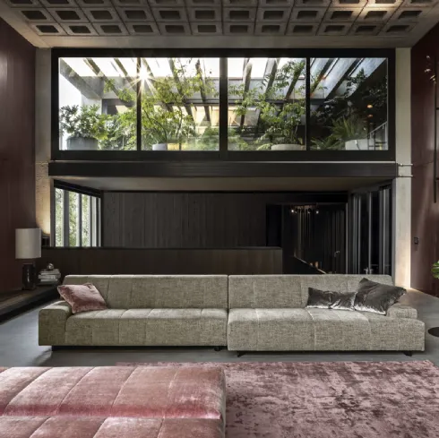 Divano con penisola in tessuto dal design lineare Zara di Nicoline