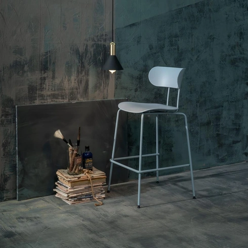 Sgabello Sam in polipropilene di Stones