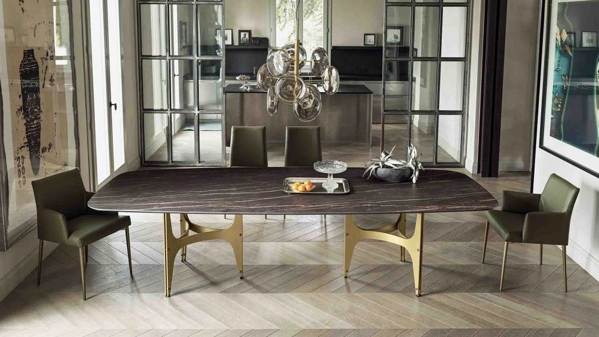 Tavolo Universe XXL con top in SuperMarmo e base in acciaio laccato di Bontempi