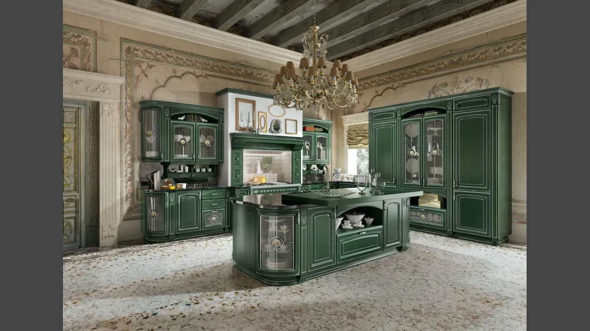 Cucina Classica con isola Gold Elite 06 in impiallacciato Frassino laccato Verde Argento e vetro di Home Cucine